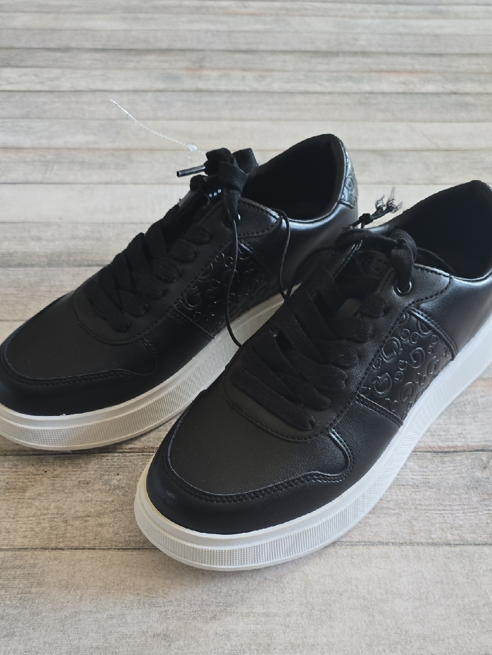 GUESS Mens Black Platform Sneakers - Sleek Casual Style Size 8